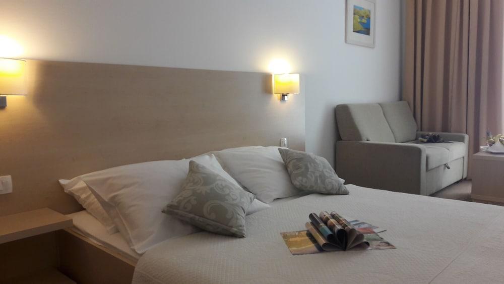Family Hotel Adria Biograd Na Moru Extérieur photo
