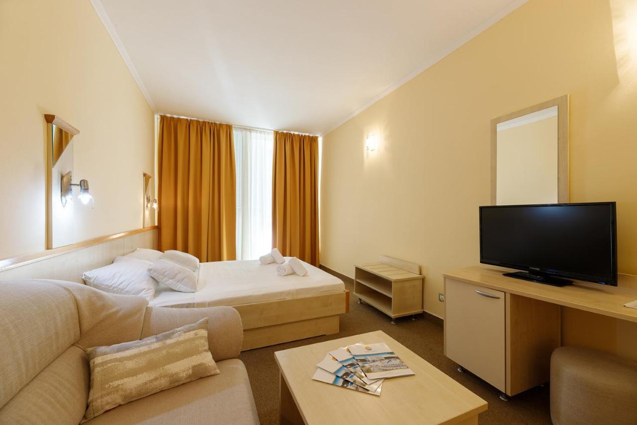 Family Hotel Adria Biograd Na Moru Extérieur photo