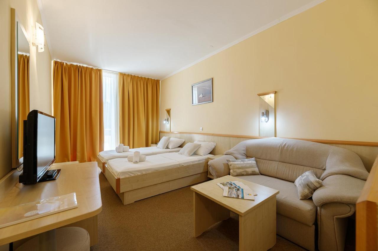 Family Hotel Adria Biograd Na Moru Extérieur photo