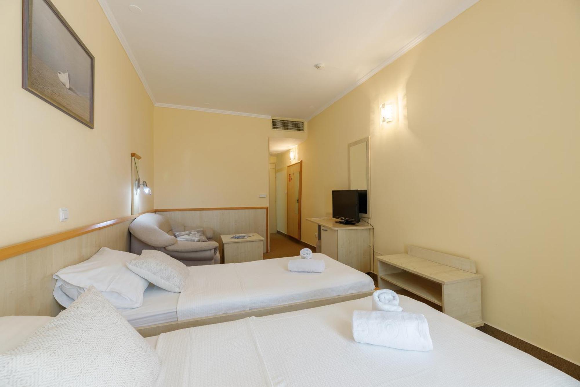Family Hotel Adria Biograd Na Moru Extérieur photo