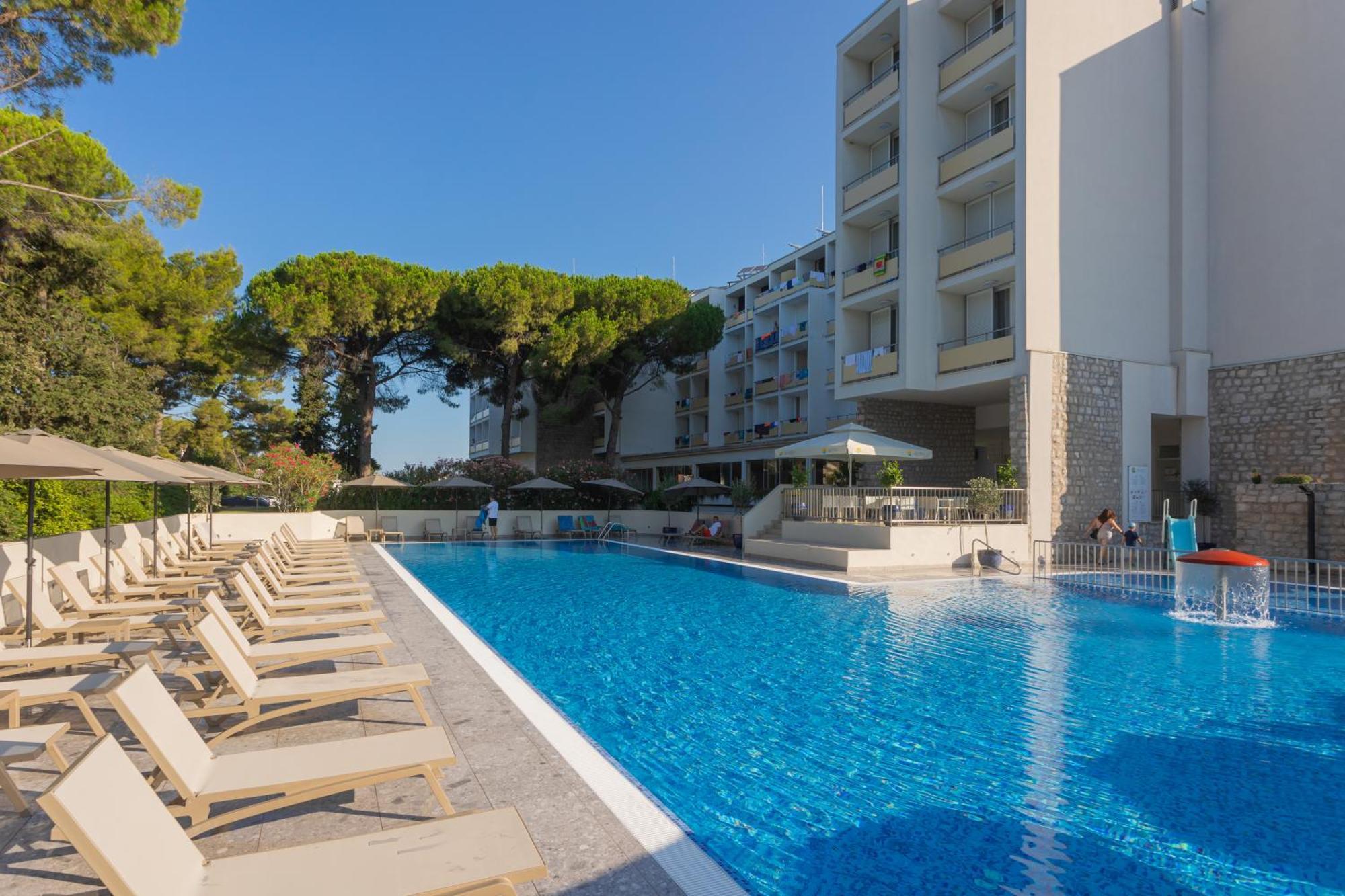 Family Hotel Adria Biograd Na Moru Extérieur photo