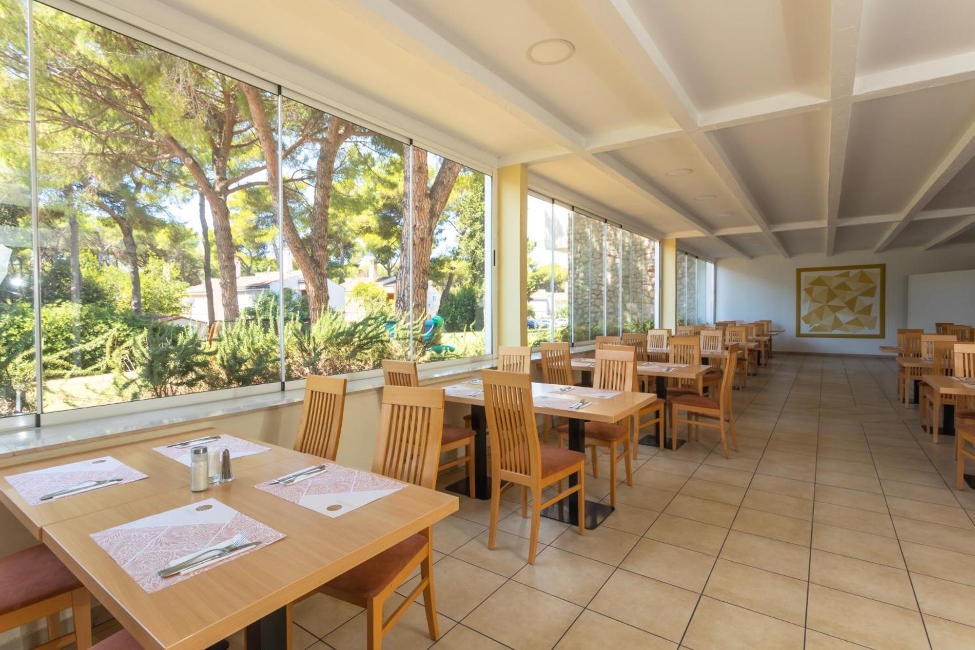 Family Hotel Adria Biograd Na Moru Extérieur photo