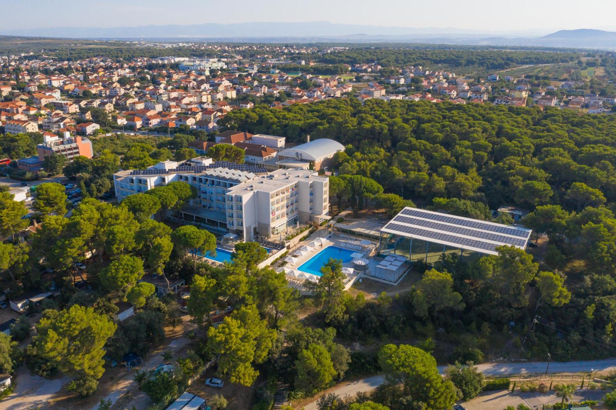Family Hotel Adria Biograd Na Moru Extérieur photo